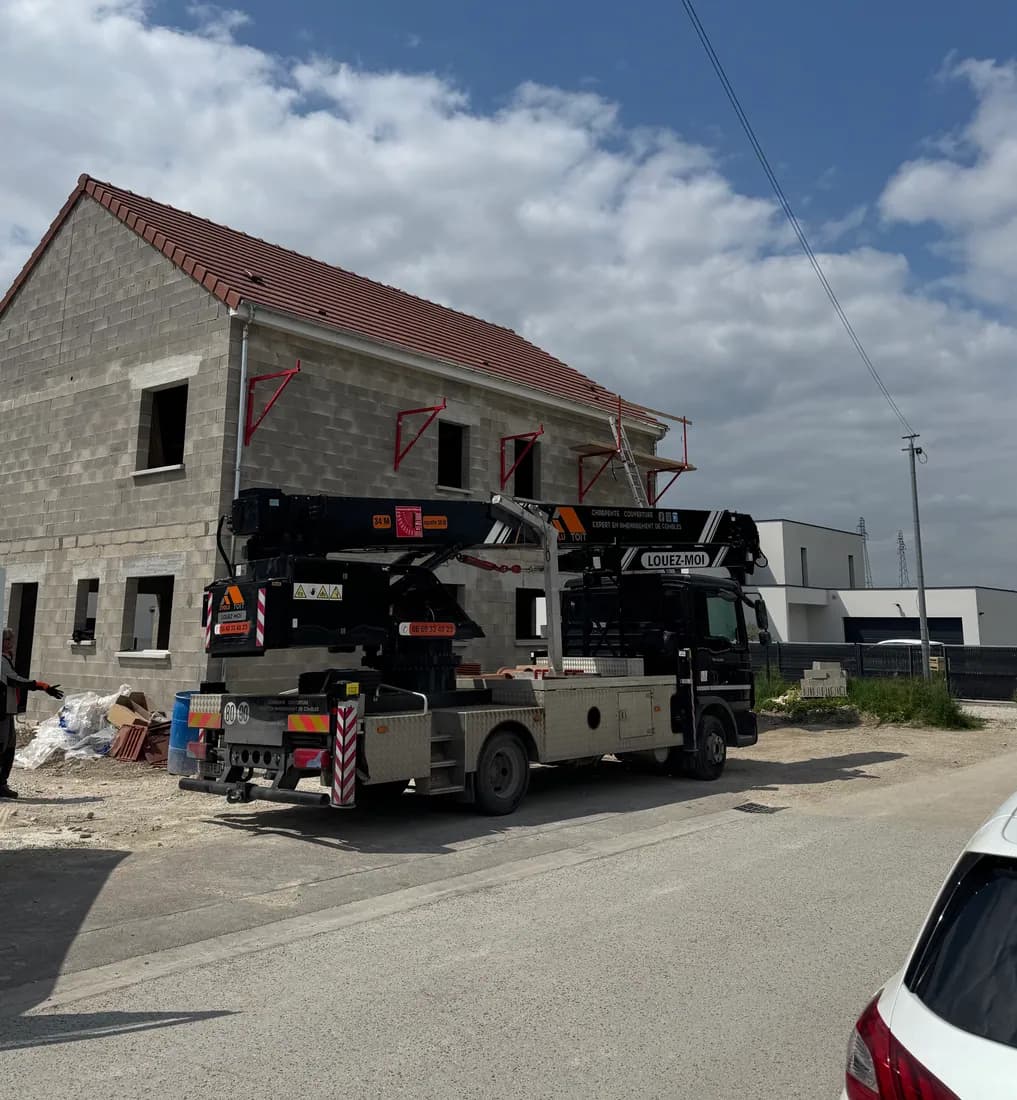 Levage à la grue et chantier de couverture dans l'Aube
